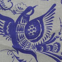 Интерьерная  150 см лён 100%, 200 г/м&sup2; синий  птица, цветы на сером